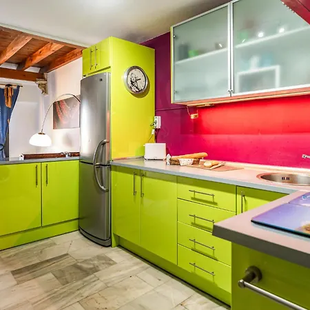 1 Bedroom Lovely In Apartment *